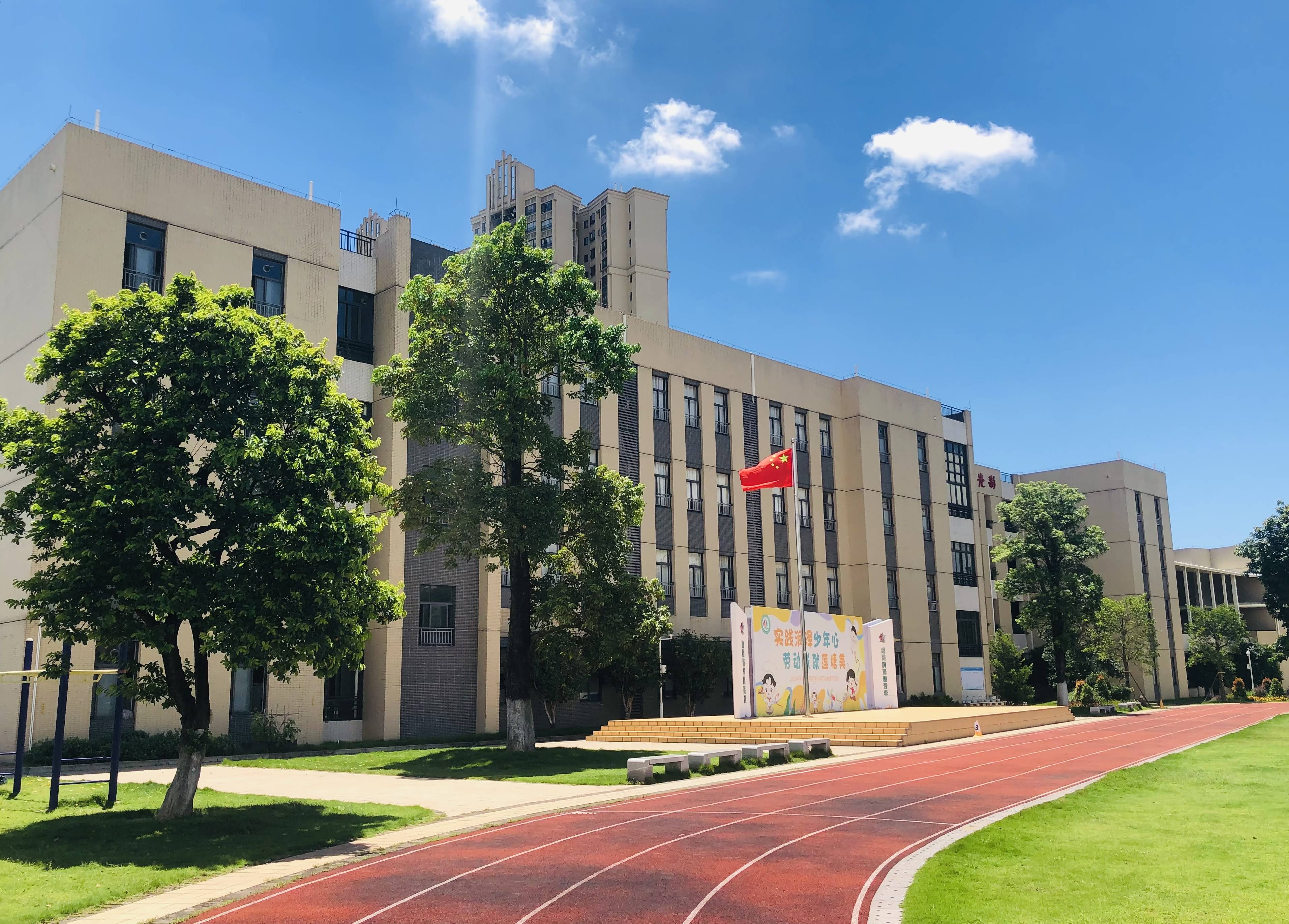 学校外观照.jpg